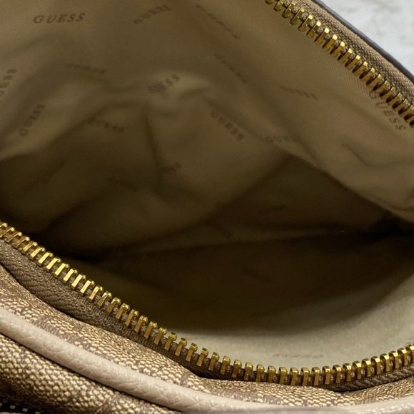 Guess Women's Manhattan Backpack Bag 4g‎ logo bag *missing zipper pull - Picture 9 of 12